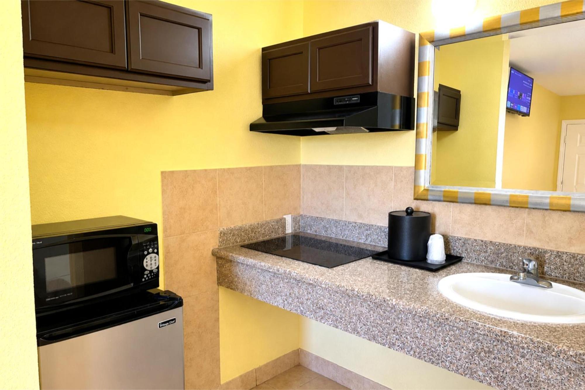 King Bed Kitchenette Non-Smoking
