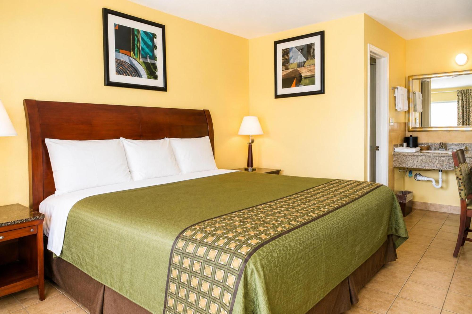 King Bed Kitchenette Non-Smoking