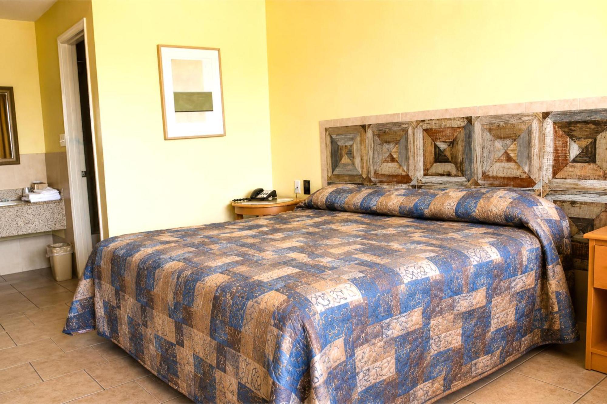 King Bed Kitchenette Non-Smoking