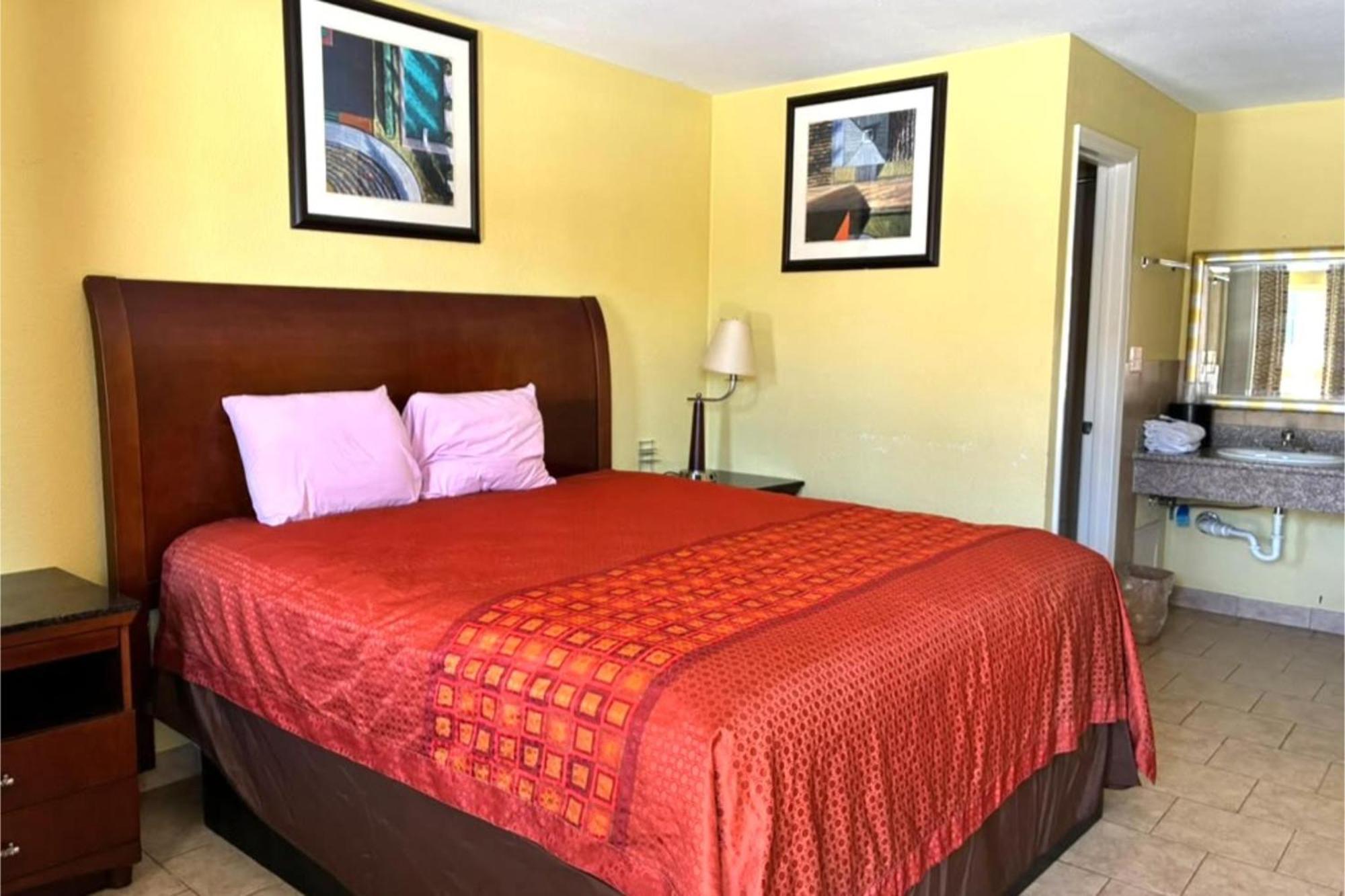 King Bed Kitchenette Non-Smoking